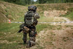 Black Hawk nad Kielcami. Policyjni kontrterroryści doskonalili działania z powietrza