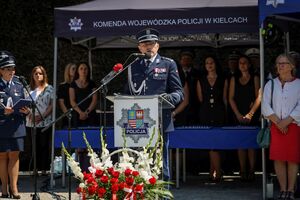 początek uroczystości - meldunek, podniesienie flagi i hymn
