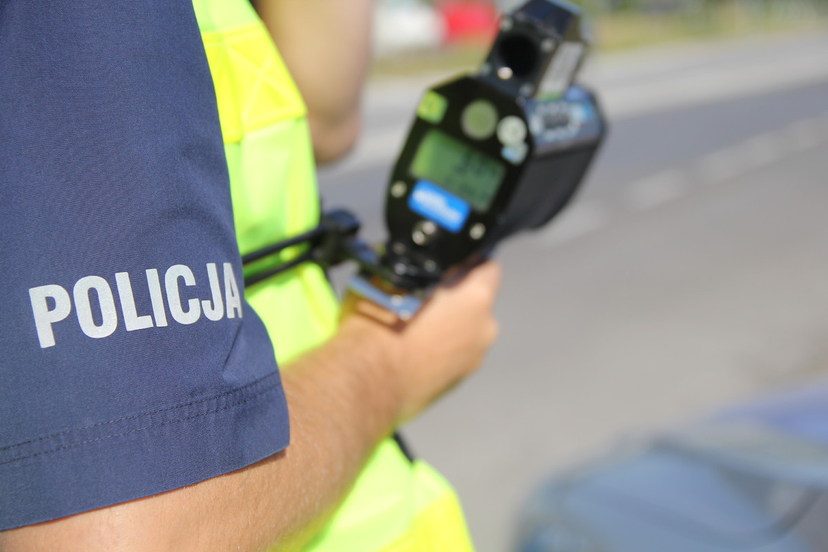 19-latek stracił prawo jazdy za prędkość i kilka godzin później został zatrzymany ponownie